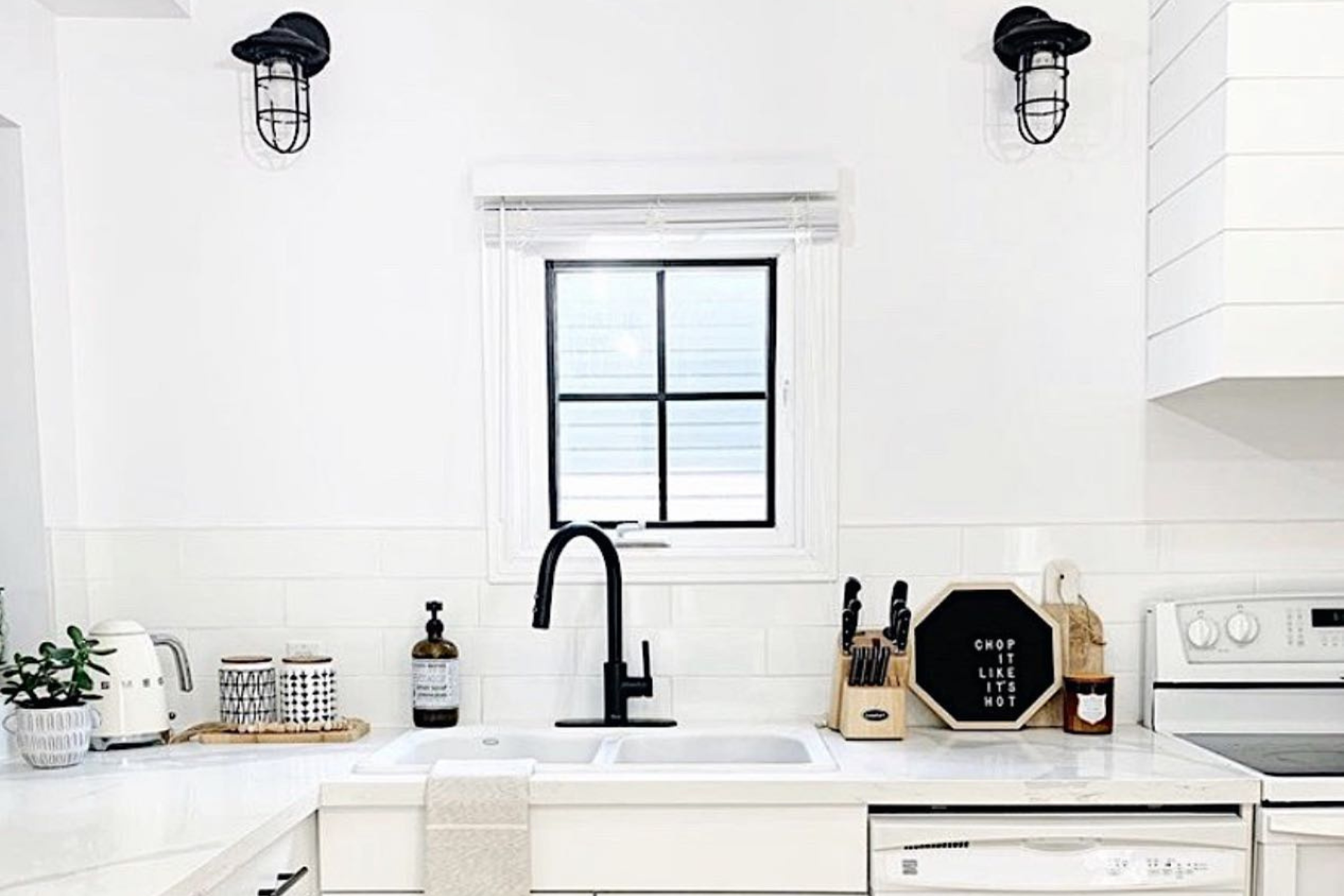 Modern Minimalist Kitchen