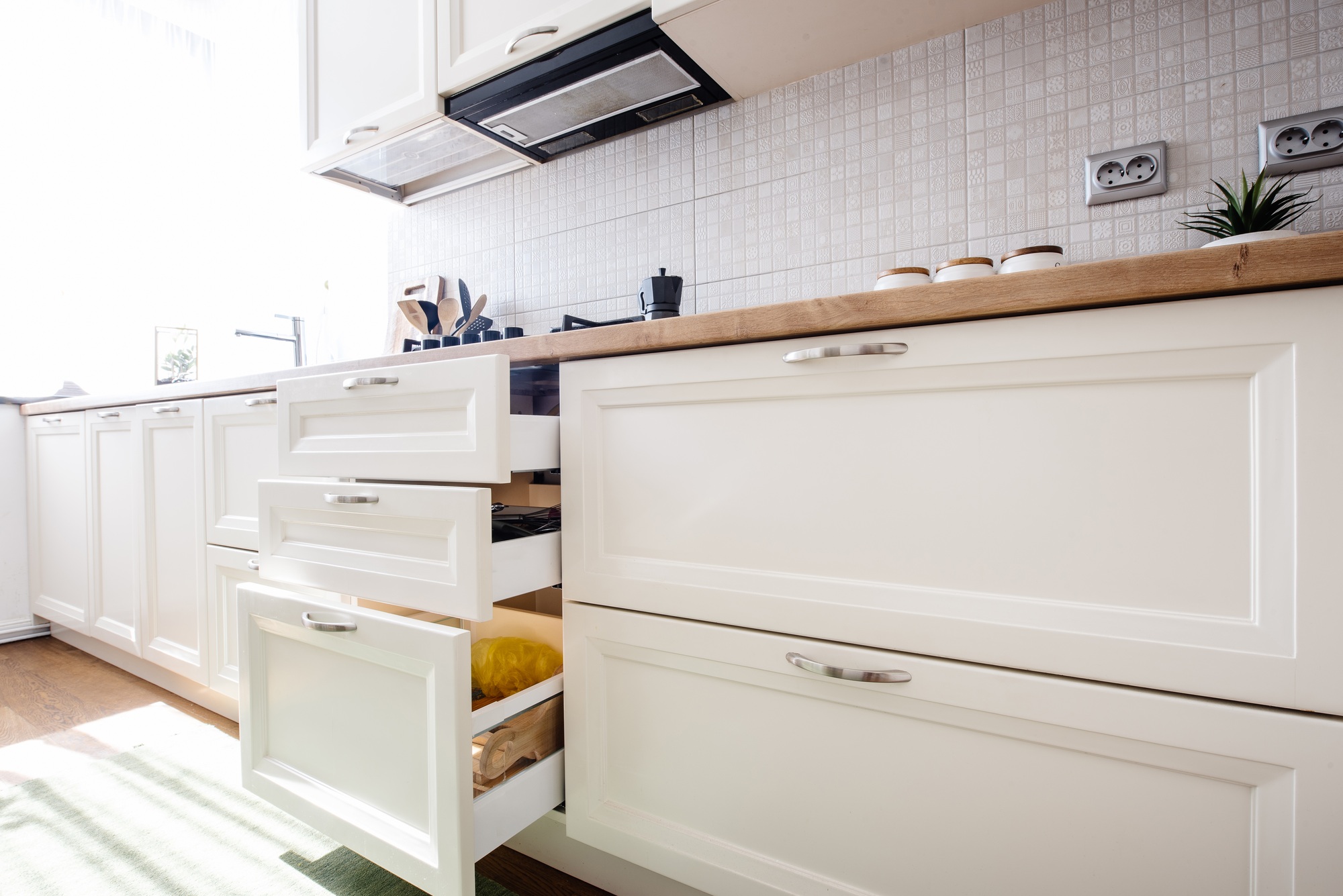 Kitchen Cabinets & Vanities